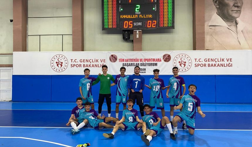 Kardelen Eğitim Kurumları futsal takımı finalde