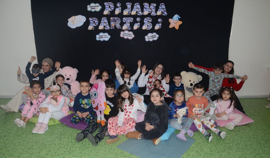 Kardelenli minikler pijama partisinde doyasıya eğlendi