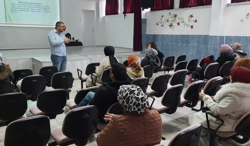NEVÜ Akademisyeninden Maarif Modeli Aile Konferansları