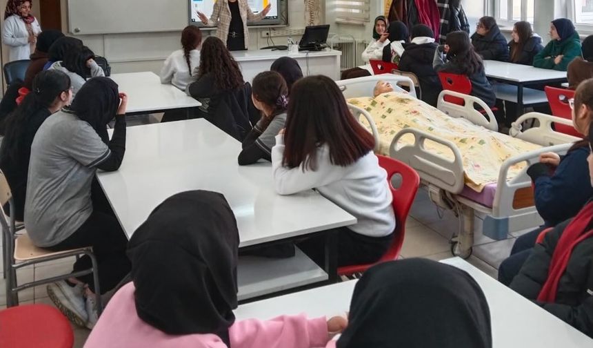 “Yaşlı Bakım Alanında Kariyer Olanakları” eğitimi verildi