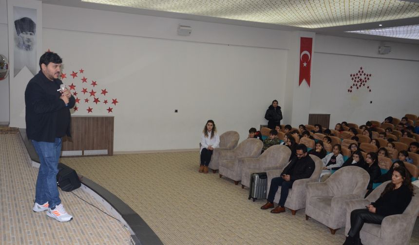 Yazar Yaşar Bayraktar Kardelenli öğrencilerle buluştu