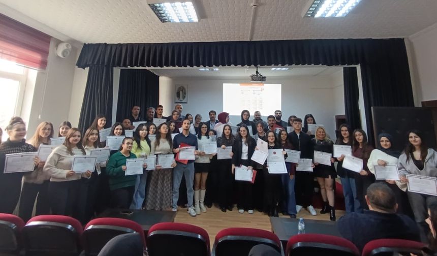 Gülşehir SBMYO’da Başarılı Öğrenciler Ödüllendirildi