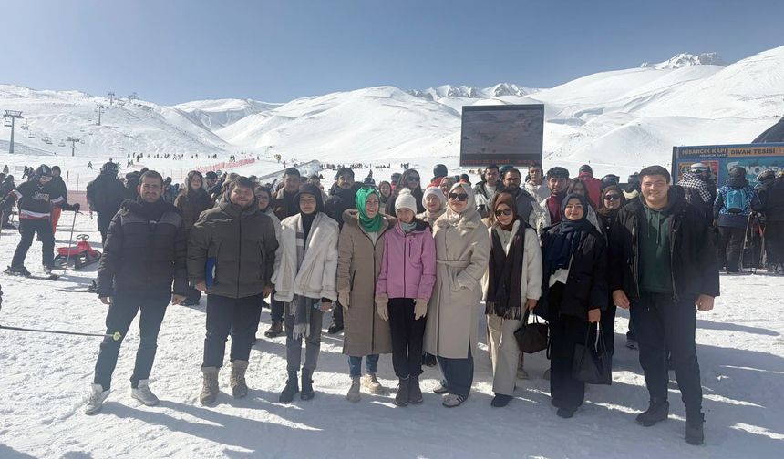 NEVÜ Üniversiteli Aktif Gençlik Kulübü’nden Erciyes’te Kış Etkinliği