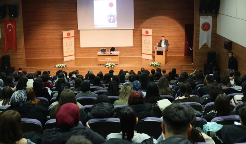 “Uluslararası Duruma Genel Bakış ve Japonya'nın Dış Politikası” konferansı