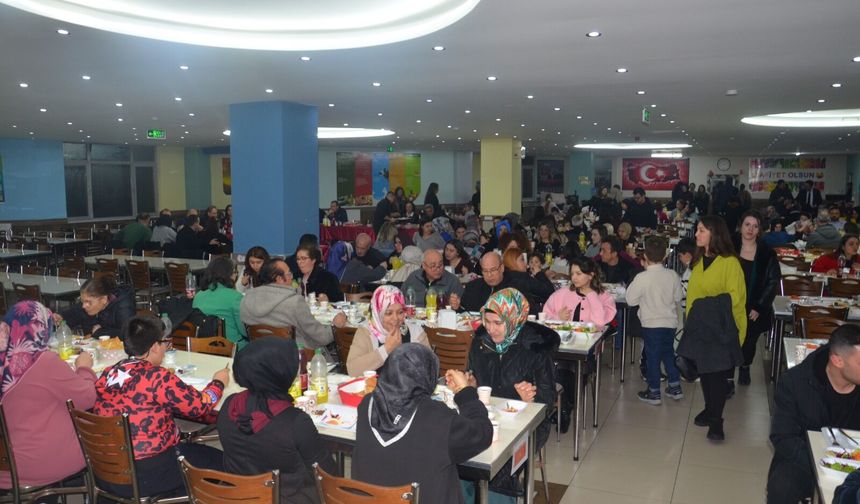 Kardelen ailesi iftarda bir araya geldi