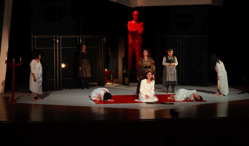 “Bernarda Alba'nın Evi” NEVÜ’de Tiyatroseverlerle Buluştu