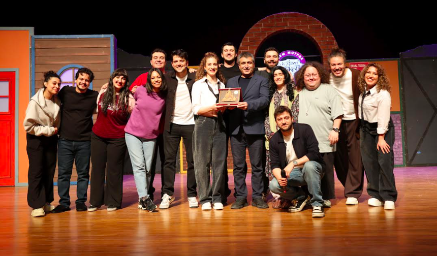 Çok Güzel Hareketler 2, NEVÜ’de Sahne Aldı