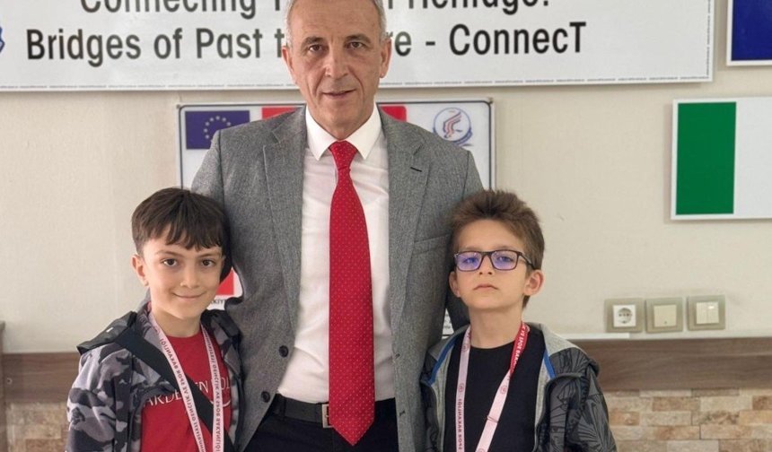 Kardelenli minikler teniste il ikincisi oldu