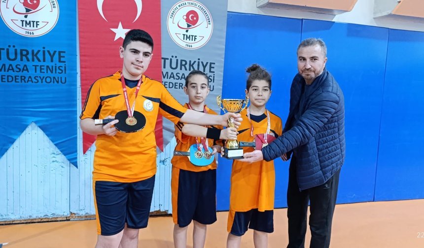 Kardelenli öğrencilerden çifte şampiyonluk