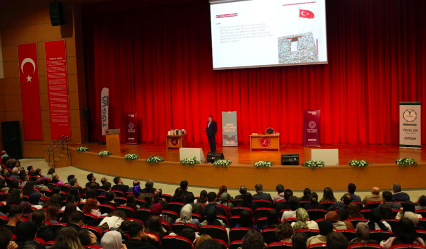 Aktekin, İhtisas Akademi’de “Kültürel İktidar” Üzerine Konuştu