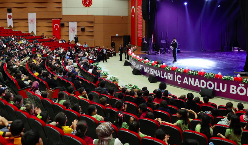 Şiir Okuma Yarışması”nda Ödüller Sahiplerini Buldu