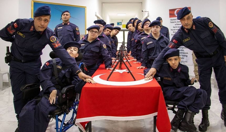 Özel insanlar için temsili askerlik töreni düzenlendi