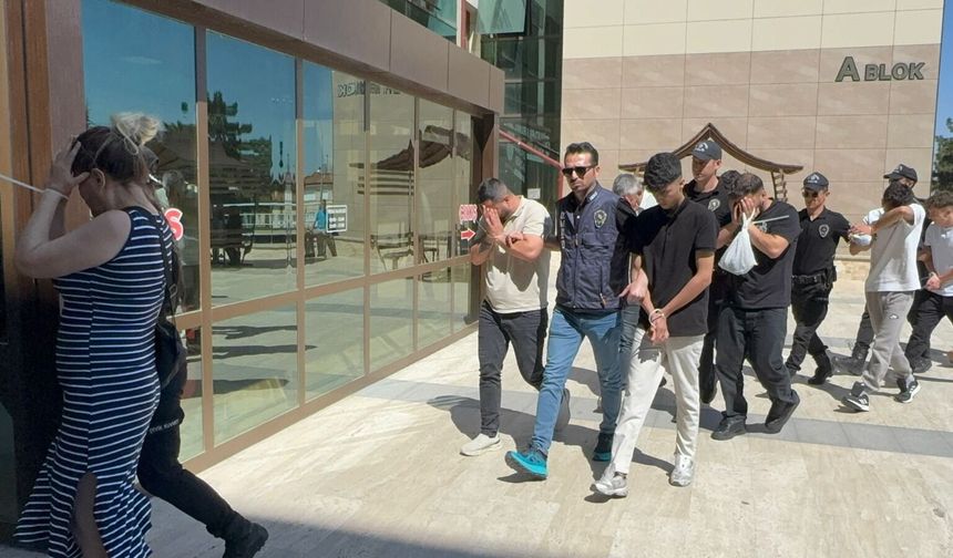 Facebook dolandırıcılarına operasyon