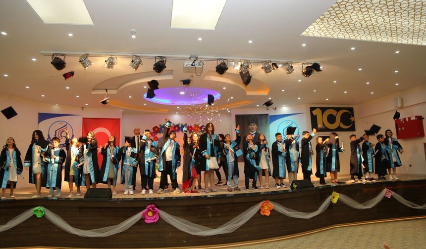 Kardelenli 4. sınıflar mezuniyet sevinci yaşadı