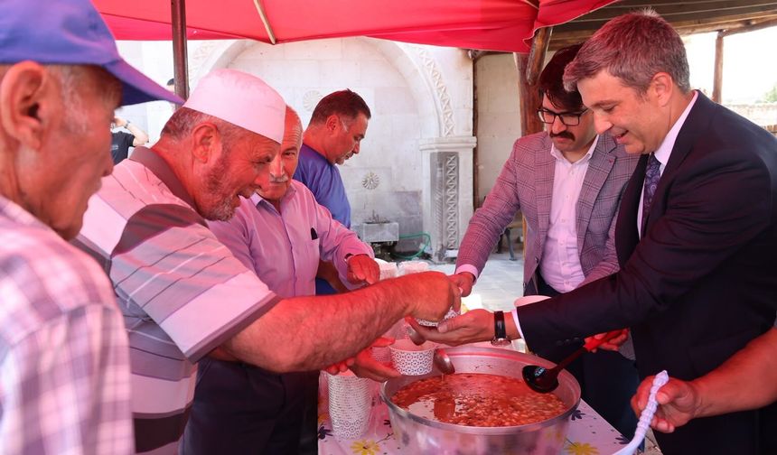 Aslanbay, İbrahimpaşa köyünde aşure dağıttı