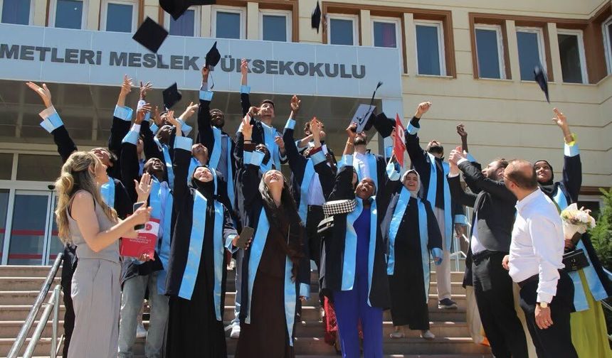 NEVÜ TÖMER’de Uluslararası Öğrenciler Mezuniyet Sevinci Yaşadı