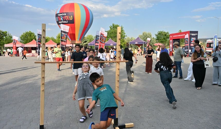 FESTİVALDE SÖYLEŞİ, ATÖLYE VE ÇOCUK ETKİNLİKLERİ BİR ARADA
