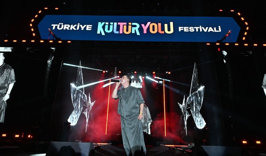 POİZİ, NEVŞEHİR'DE SEVENLERİYLE BULUŞTU