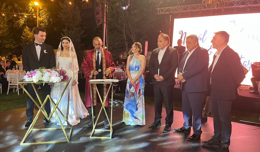 Kaynar ve Tanrıverdi Ailelerinin Mutlu Günü: Görkemli Düğün Göz Kamaştırdı