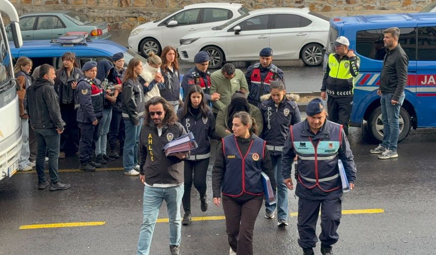 Fuhuş operasyonu: 29 kişi adliyede
