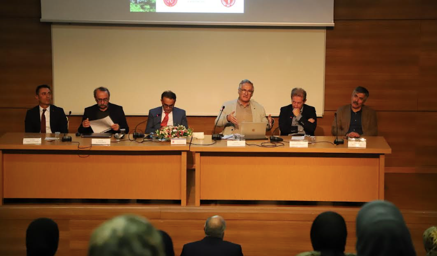NEVÜ’de “Dijital Çağda Hikmet” Paneli Düzenlendi