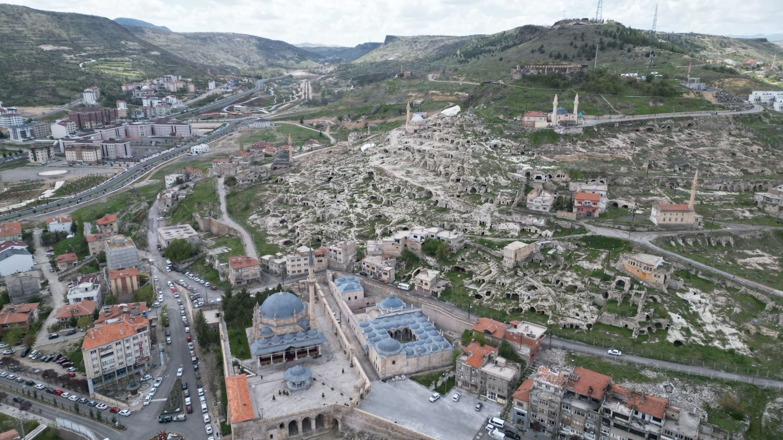 Kafa karıştıran hareket: Kapadokya Mahallesi Mecliste onaylandı