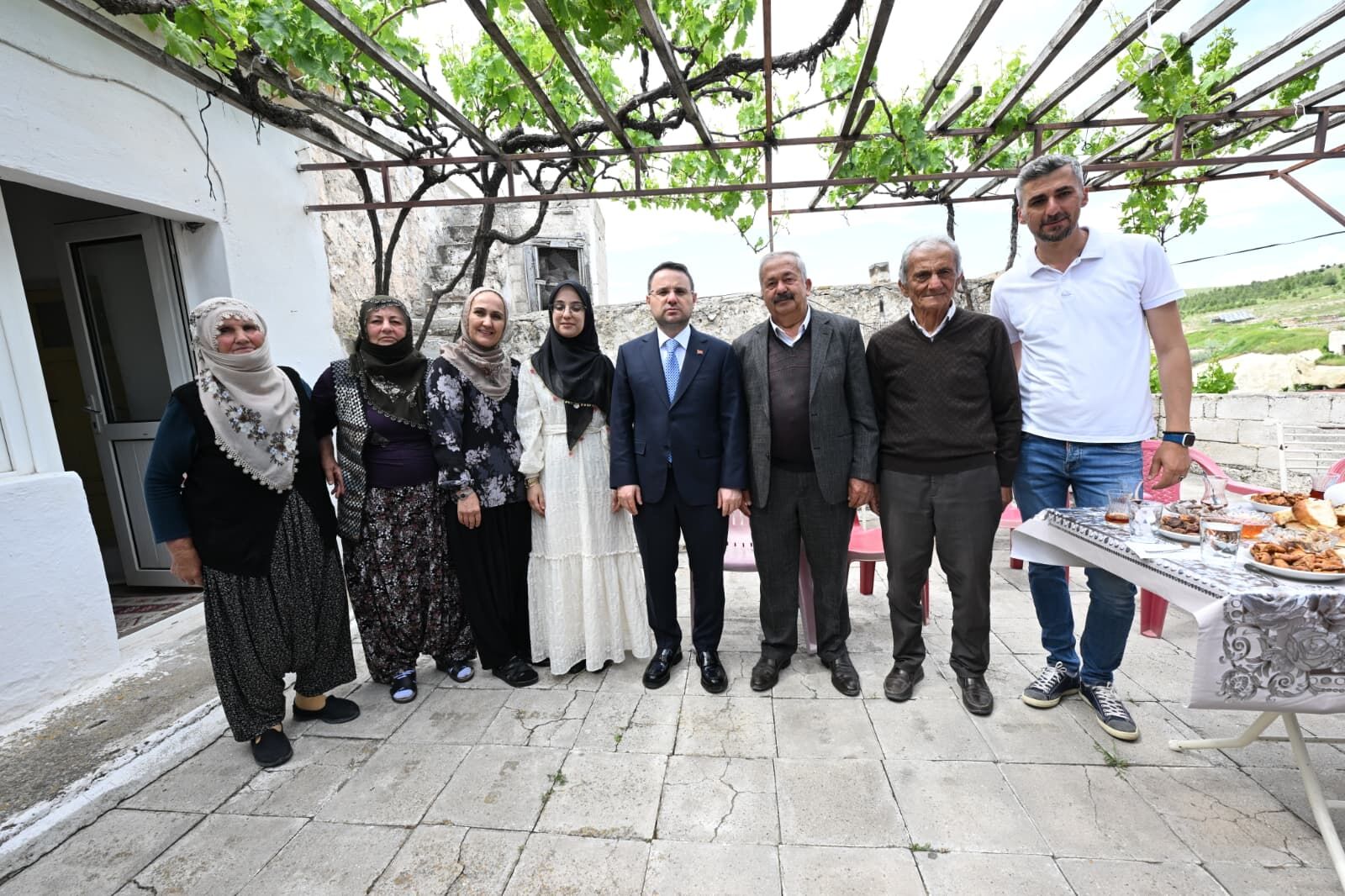 “BİR KARDEŞİNİZ OLARAK HER ZAMAN YANINIZDAYIZ”