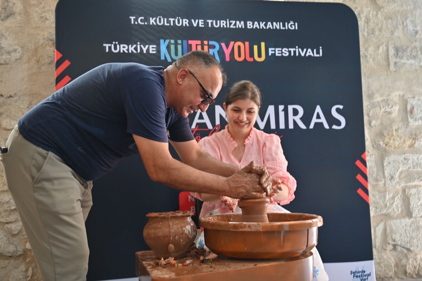 KÜLTÜR YOLU FESTİVALİ’NDE TOPRAK SANATA DÖNÜŞTÜ