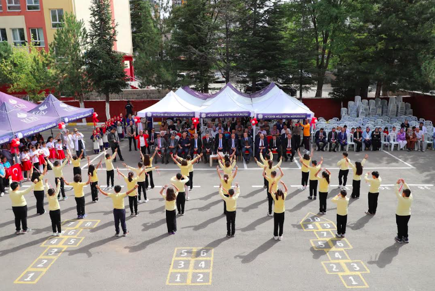 İlköğretim Haftası Nevşehir’de Coşkuyla Kutlandı