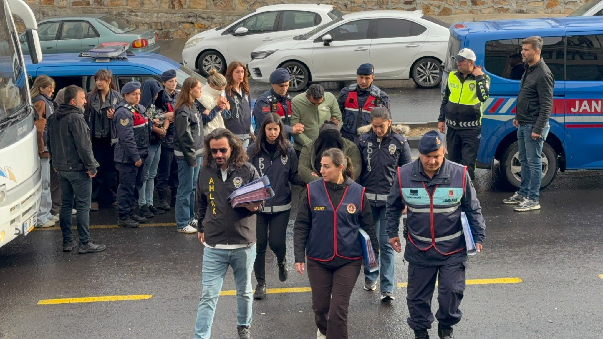 Fuhuş operasyonu: 29 kişi adliyede