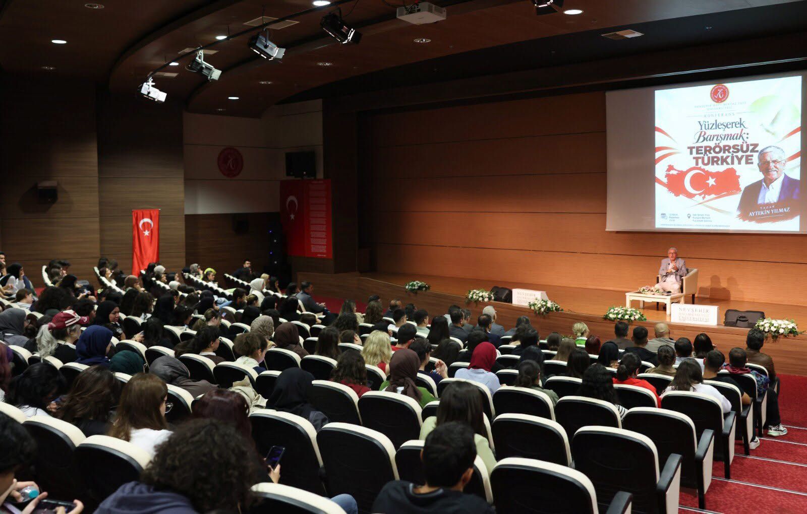 “Yüzleşerek Barışmak: Terörsüz Türkiye” Konferansı Düzenlendi
